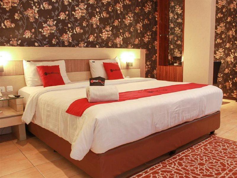 Reddoorz Premium Near Bandung Station Ξενοδοχείο Εξωτερικό φωτογραφία