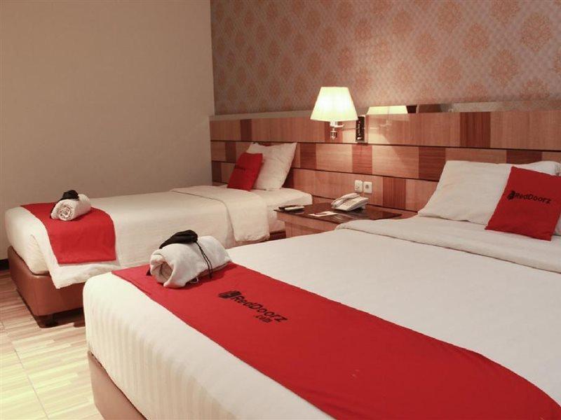 Reddoorz Premium Near Bandung Station Ξενοδοχείο Εξωτερικό φωτογραφία